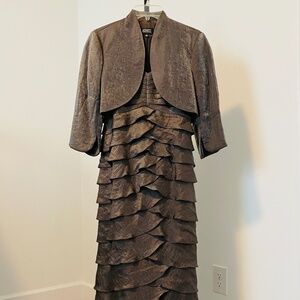 GORGEOUS Adrianna Papell Brown Shutter Pleat Gown. Size 8